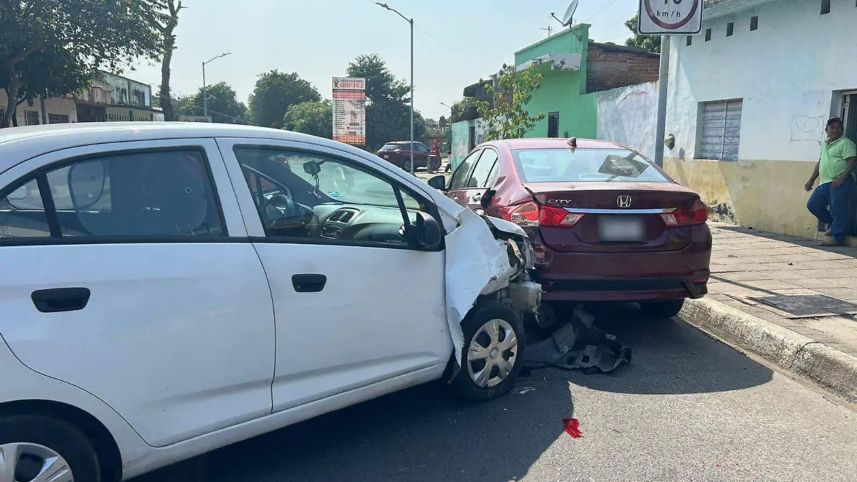 choque con auto estacionado